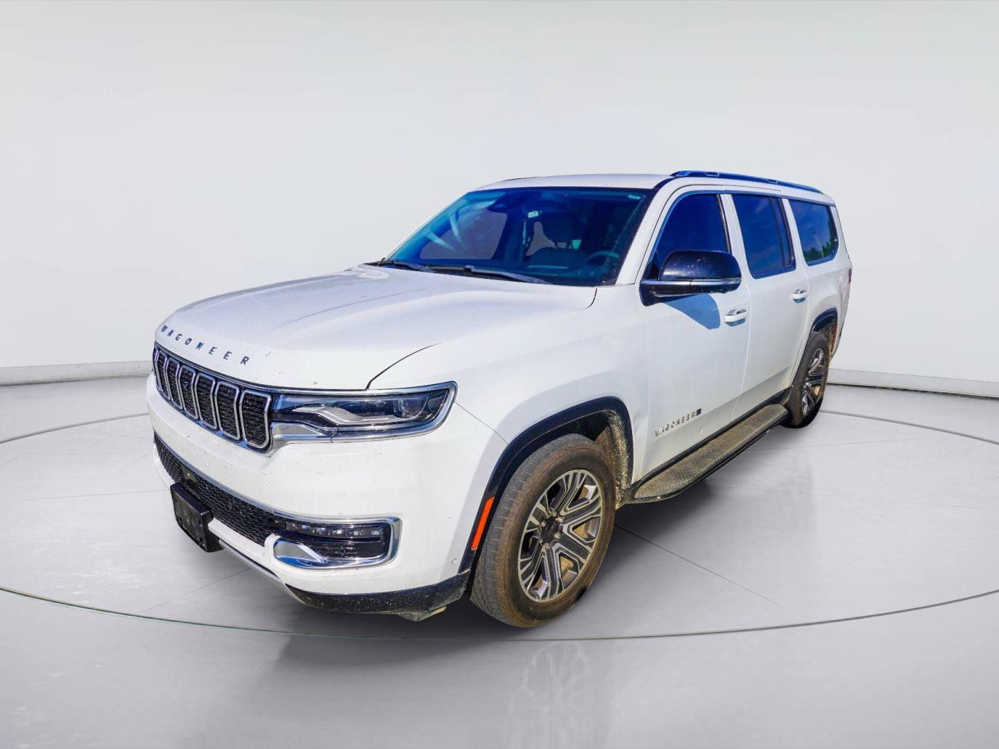 Used 2023 Jeep Wagoneer L Series II w/ Convenience Group I RWD image 2