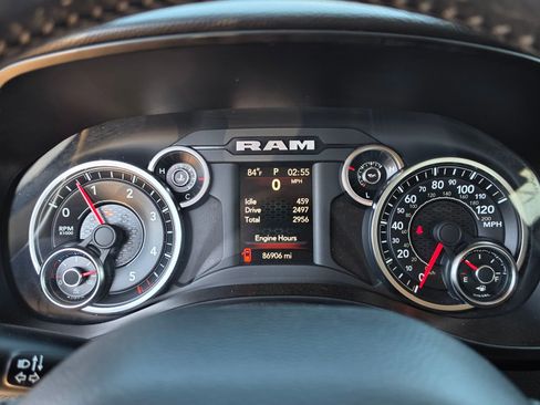 Used 2020 RAM 1500 Big Horn AWD/4WD image 11