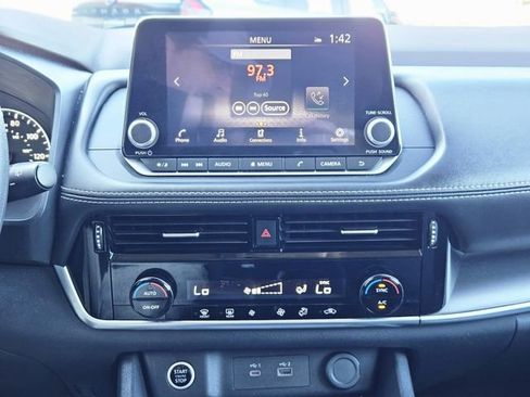 Certified 2023 Nissan Rogue SV image 22