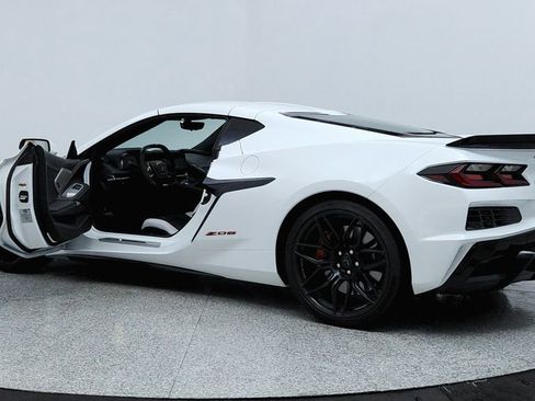 Used 2023 Chevrolet Corvette Z06 RWD image 10