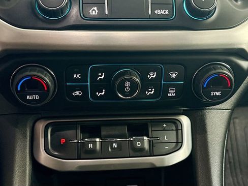 Used 2021 GMC Acadia SLE FWD image 17