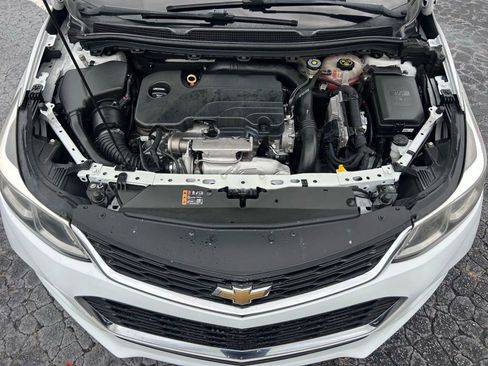Used 2018 Chevrolet Cruze LS image 9