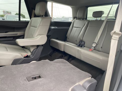 Used 2020 Ford Expedition XLT w/ Equipment Group 202A RWD image 18