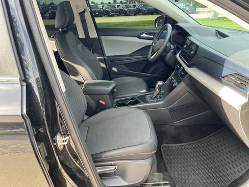Certified 2022 Volkswagen Taos SE w/ Panoramic Sunroof Package FWD image 27