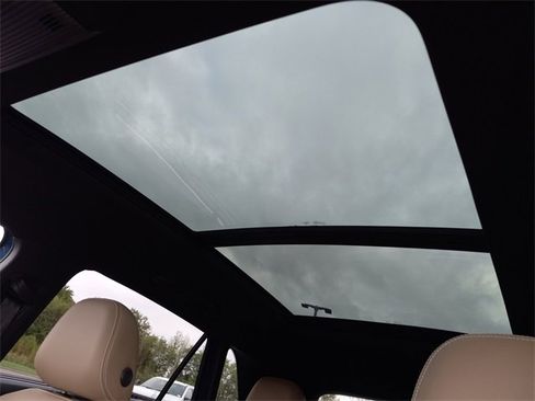 Used 2024 Volkswagen Atlas Cross Sport SE w/ Panoramic Sunroof Package image 25