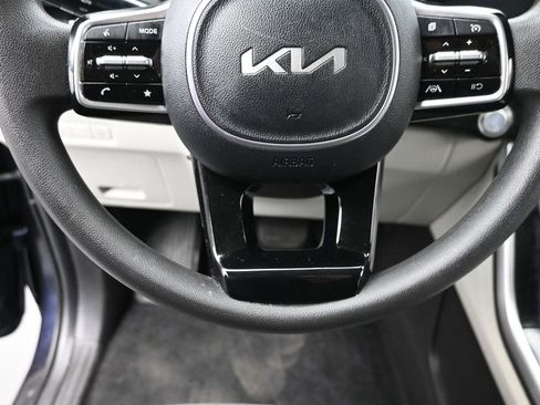 Used 2023 Kia Carnival LX image 18