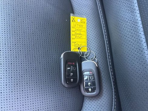 Used 2025 Honda Pilot Elite image 34