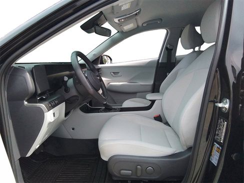 Certified 2025 Hyundai Kona SEL image 9