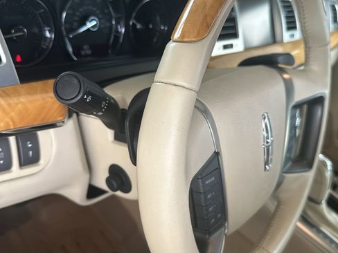 Used 2010 Lincoln MKS image 19