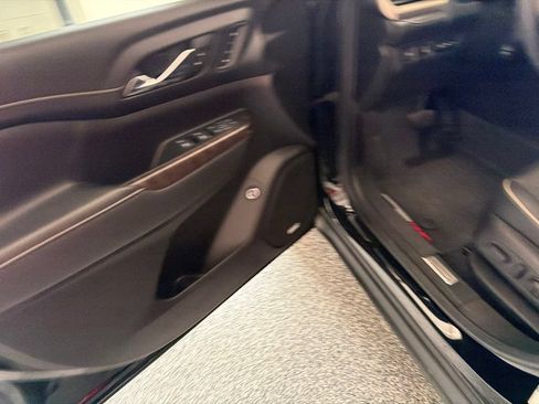 Used 2023 GMC Acadia Denali w/ Black Diamond Edition FWD image 22