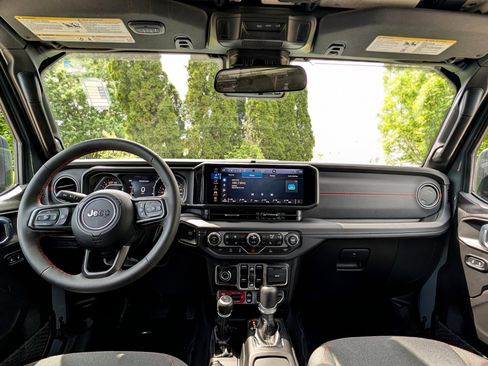 Used 2024 Jeep Wrangler Unlimited Rubicon w/ XTREMEE 35" Tire Package AWD/4WD image 3