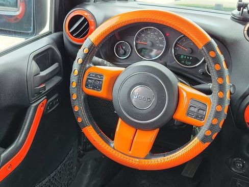 Used 2011 Jeep Wrangler Unlimited Sahara w/ Connectivity Group AWD/4WD image 16