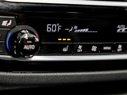 Used 2023 BMW M550i xDrive image 21