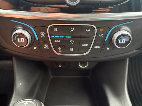 Used 2019 Chevrolet Traverse LT FWD image 17