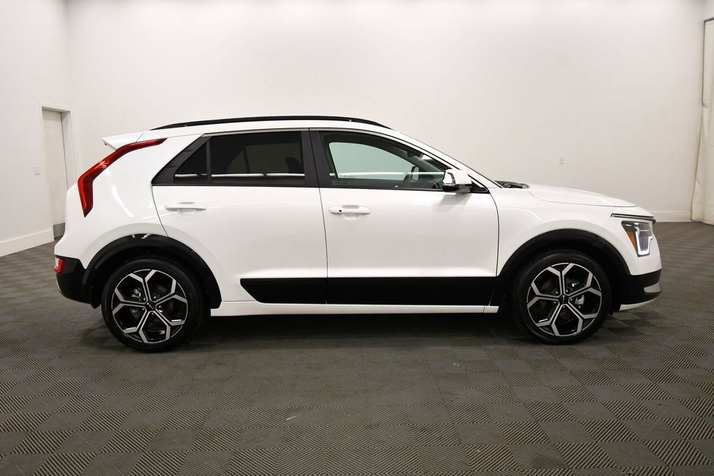 Certified 2025 Kia Niro EX Touring FWD image 9