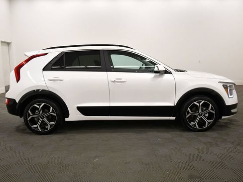 Certified 2025 Kia Niro EX Touring FWD image 9