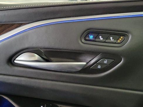 Used 2023 Cadillac Escalade ESV Sport Platinum RWD image 17