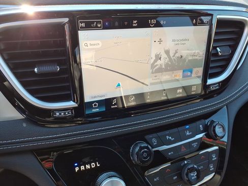 New 2026 Chrysler Pacifica Limited image 12