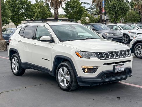 Used 2018 Jeep Compass Latitude AWD/4WD image 5