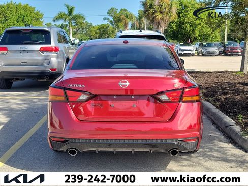 Used 2024 Nissan Altima 2.5 SR w/ SR Premium Package FWD image 8