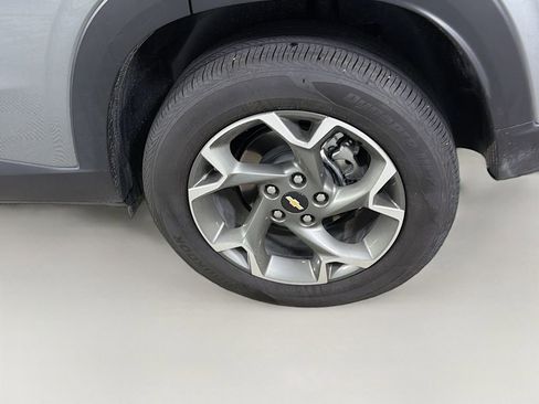 Used 2025 Chevrolet Trax LT w/ LT Convenience Package FWD image 31