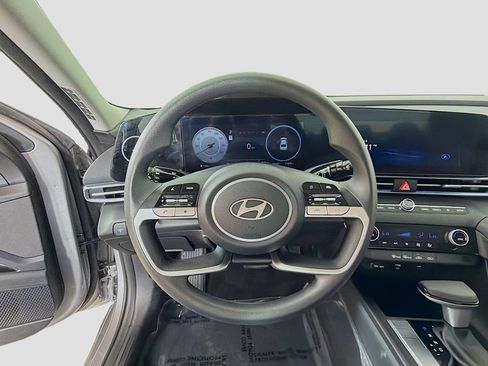 Used 2024 Hyundai Elantra SEL FWD image 31