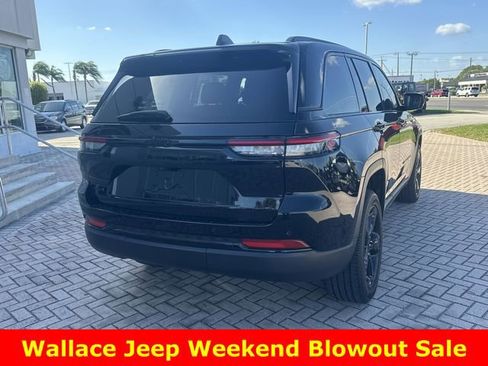 Used 2024 Jeep Grand Cherokee Altitude AWD/4WD image 6