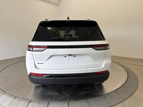 Used 2025 Jeep Grand Cherokee Altitude AWD/4WD image 6