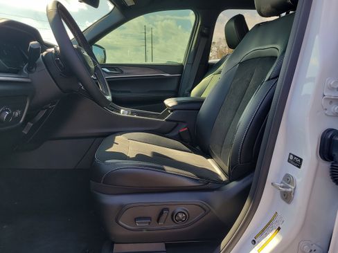 New 2026 Jeep Grand Cherokee Altitude image 13