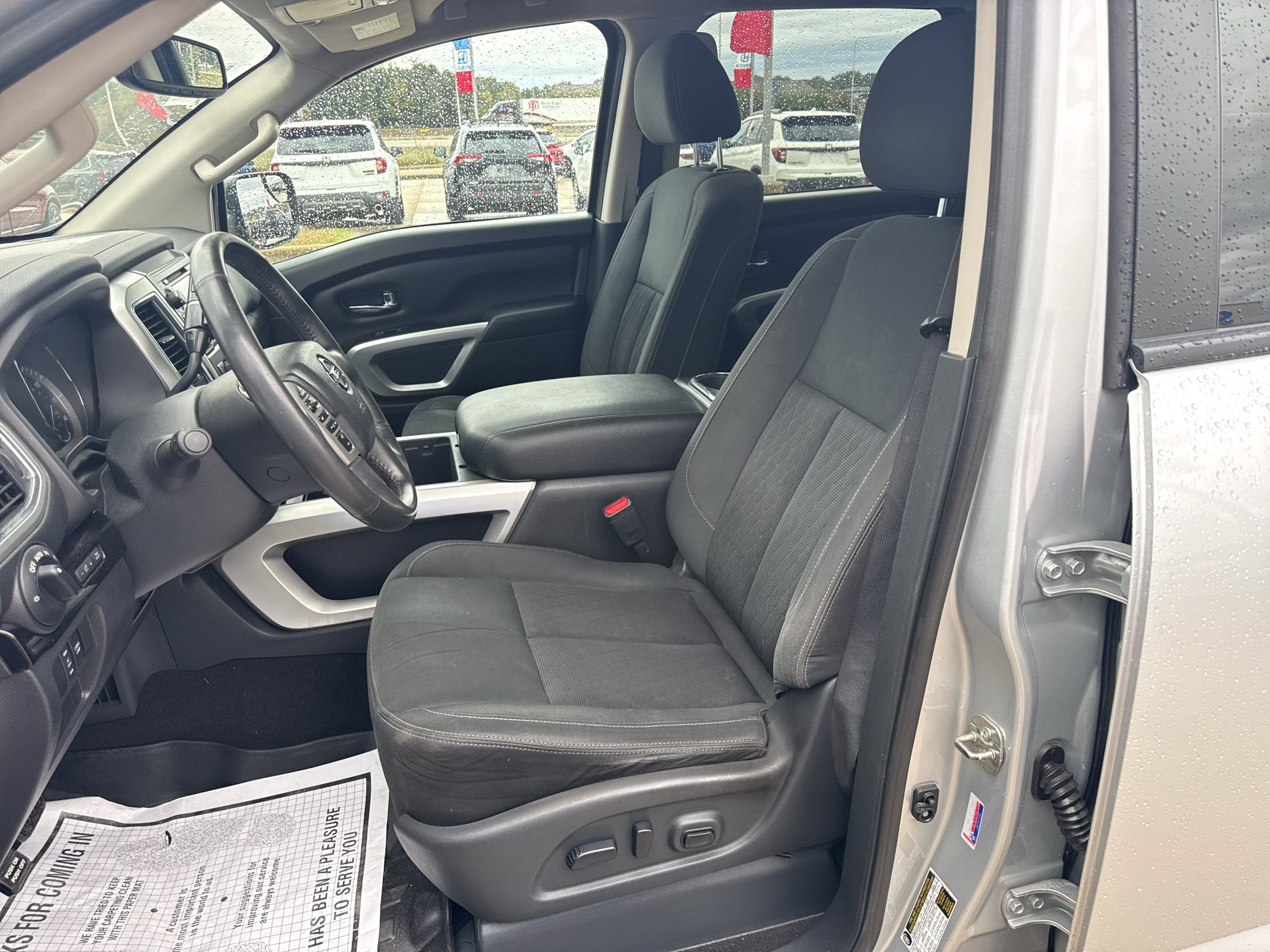 Used 2018 Nissan Titan SV w/ SV Convenience Package AWD/4WD image 10