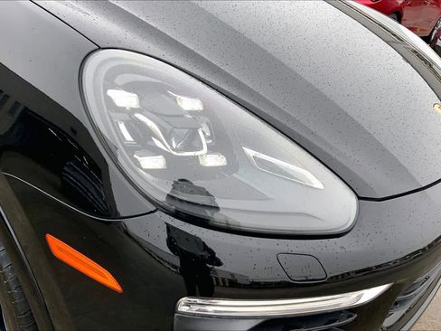 Used 2018 Porsche Cayenne Platinum Edition image 26