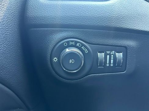 Used 2020 Jeep Compass Latitude AWD/4WD image 22