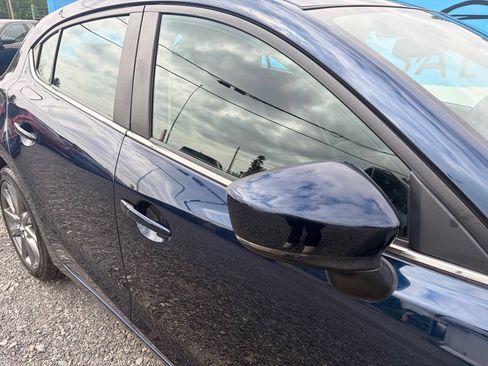 Used 2018 MAZDA MAZDA3 Touring FWD image 10