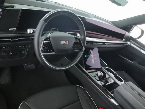 Used 2025 Cadillac Escalade ESV Premium Luxury w/ Touring Package image 18