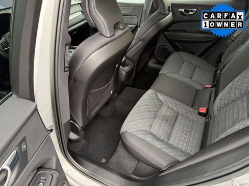 Used 2022 Volvo XC60 B5 Momentum image 14