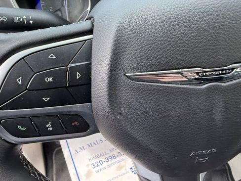 Used 2023 Chrysler Pacifica Touring-L FWD image 23