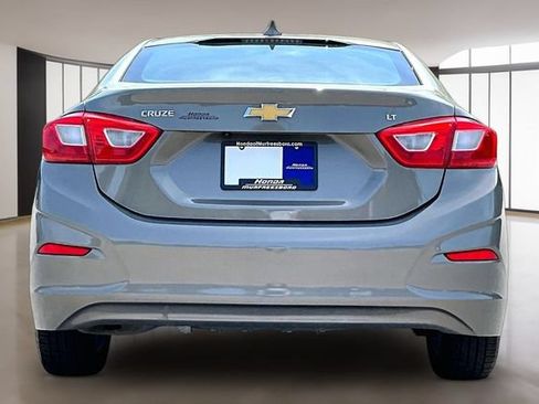 Used 2017 Chevrolet Cruze LT FWD image 5