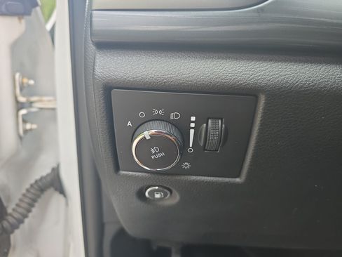 Used 2020 Jeep Grand Cherokee Altitude AWD/4WD image 27