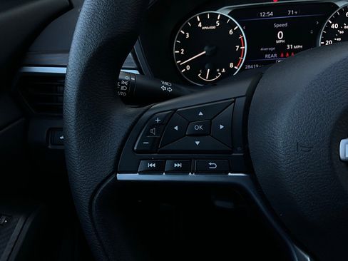 Used 2025 Nissan Altima 2.5 SV image 32