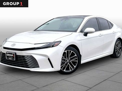 Used 2025 Toyota Camry XLE w/ Premium Package FWD image 1