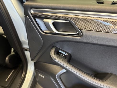 Certified 2023 Porsche Macan AWD/4WD image 27