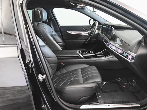 Used 2023 BMW i7 xDrive60 w/ Parking Assistance Package image 36