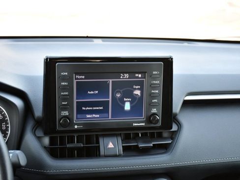 Used 2022 Toyota RAV4 XLE image 24