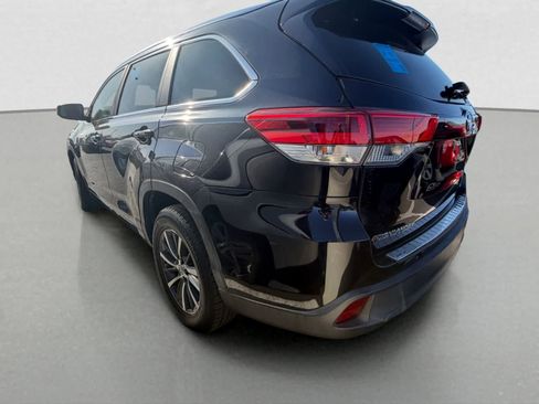 Used 2017 Toyota Highlander XLE FWD image 3