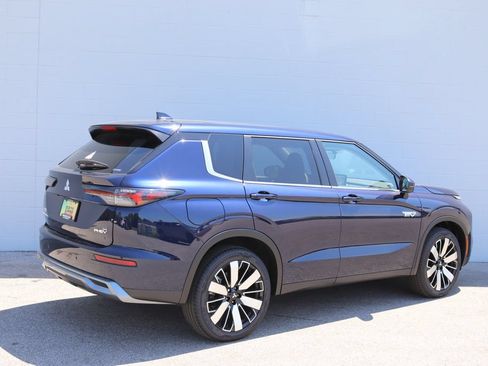 New 2026 Mitsubishi Outlander SE AWD/4WD image 2