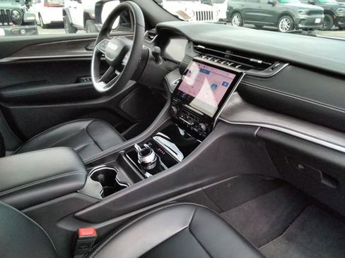 Used 2024 Jeep Grand Cherokee L Limited w/ Black Appearance Package image 21