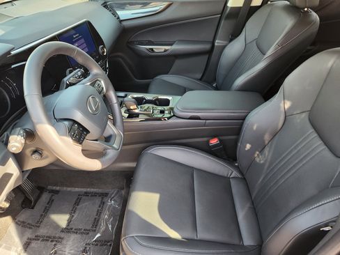 Certified 2024 Lexus NX 250 FWD w/ Towing Package (2000 Lbs) image 14