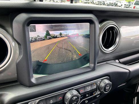 Used 2020 Jeep Gladiator Overland AWD/4WD image 22