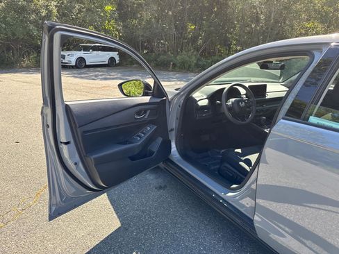Used 2025 Honda Accord SE image 12