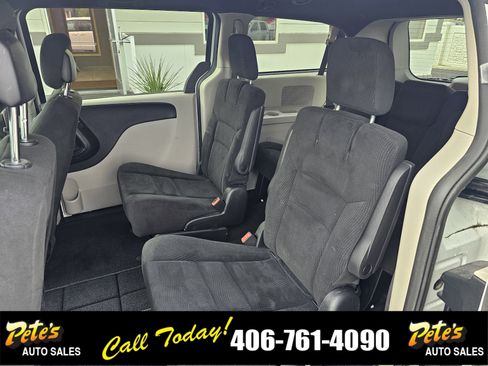 Used 2016 Dodge Grand Caravan SE image 13